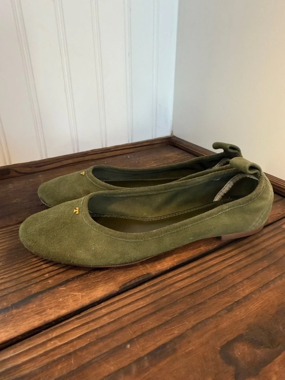 Tory Burch Therese Olive Green Suede Ballet Flats with Gold Logo